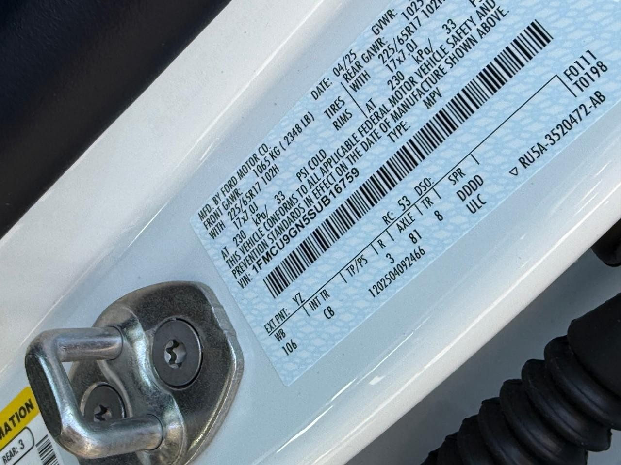 Ford Escape Vehicle Full-screen Gallery Image 19