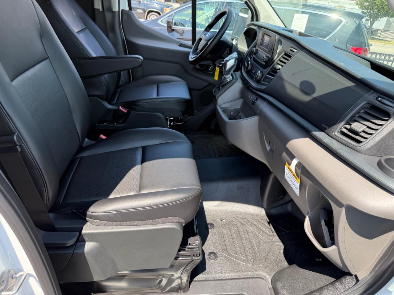 Ford Transit Cargo Van Vehicle Full-screen Gallery Image 05