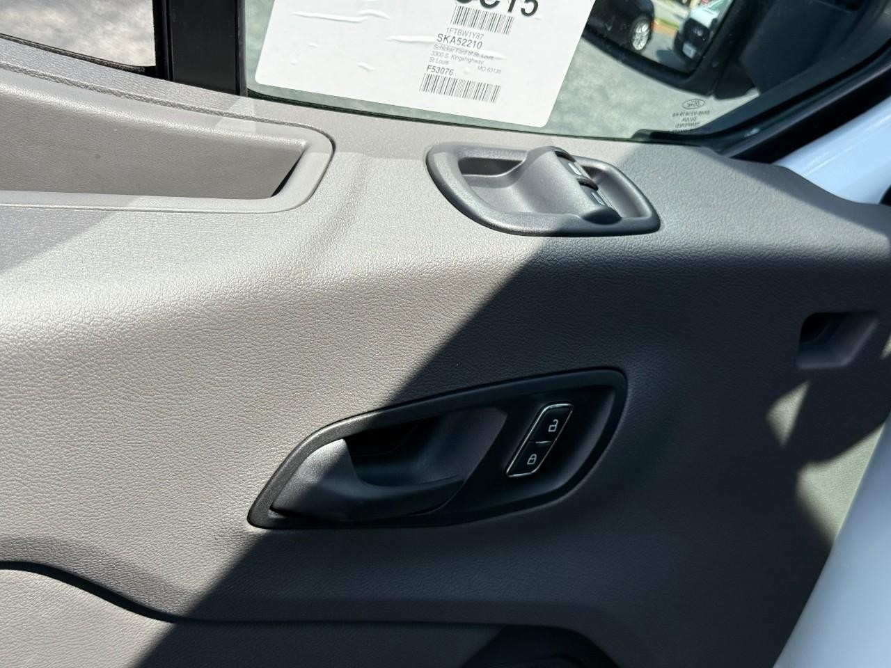 Ford Transit Cargo Van Vehicle Full-screen Gallery Image 06