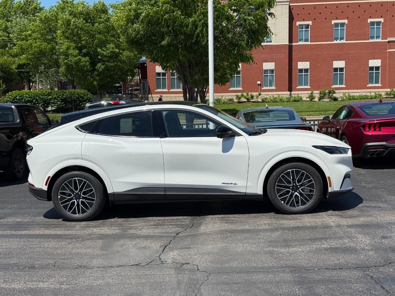 Ford Mustang Mach-E Vehicle Full-screen Gallery Image 02