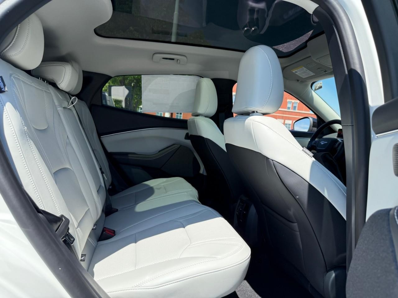 Ford Mustang Mach-E Vehicle Full-screen Gallery Image 05