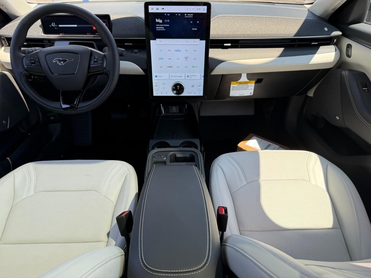 Ford Mustang Mach-E Vehicle Full-screen Gallery Image 06