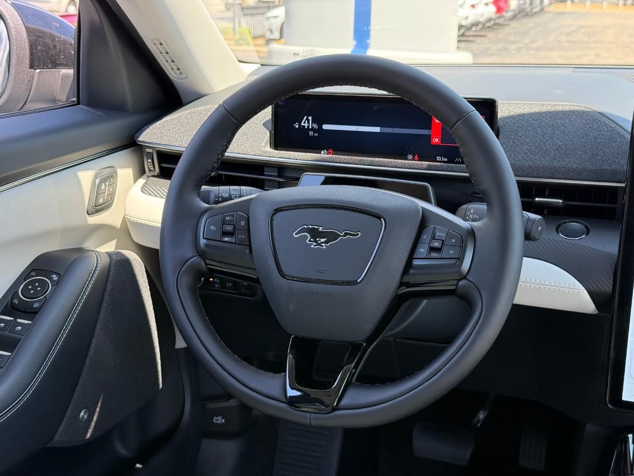 Ford Mustang Mach-E Vehicle Full-screen Gallery Image 07