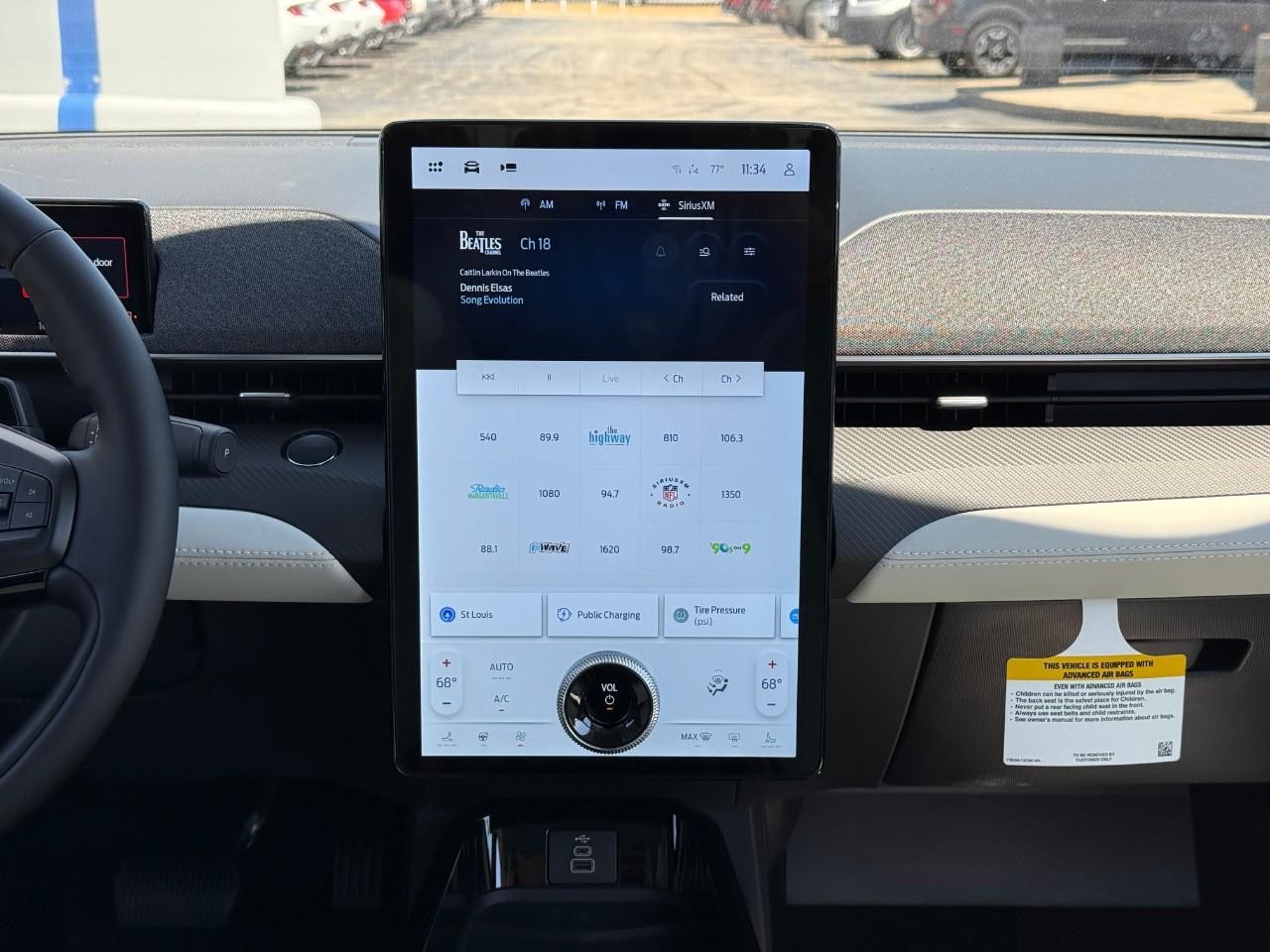 Ford Mustang Mach-E Vehicle Full-screen Gallery Image 08