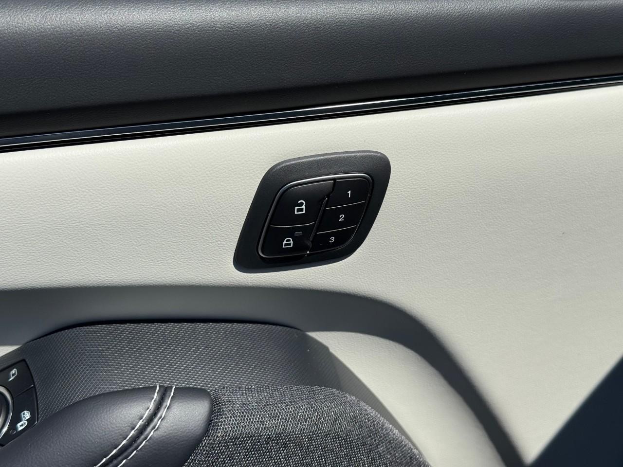 Ford Mustang Mach-E Vehicle Full-screen Gallery Image 11