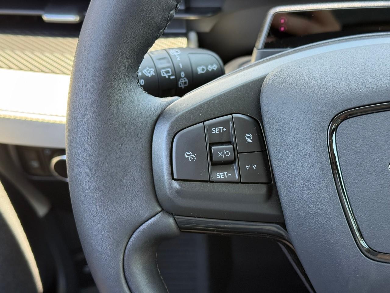 Ford Mustang Mach-E Vehicle Full-screen Gallery Image 14