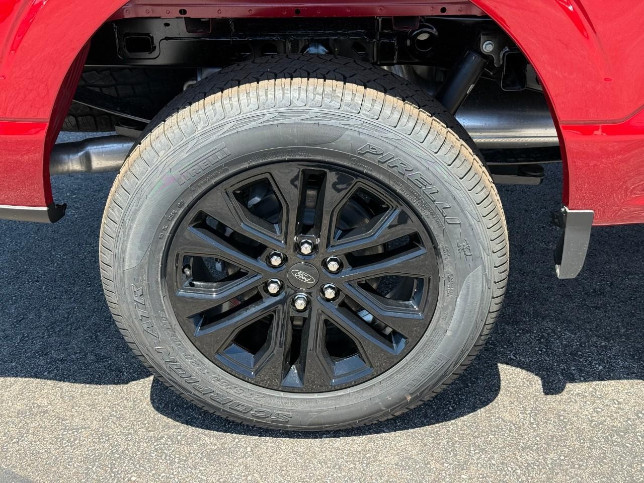 Ford F-150 Vehicle Full-screen Gallery Image 04