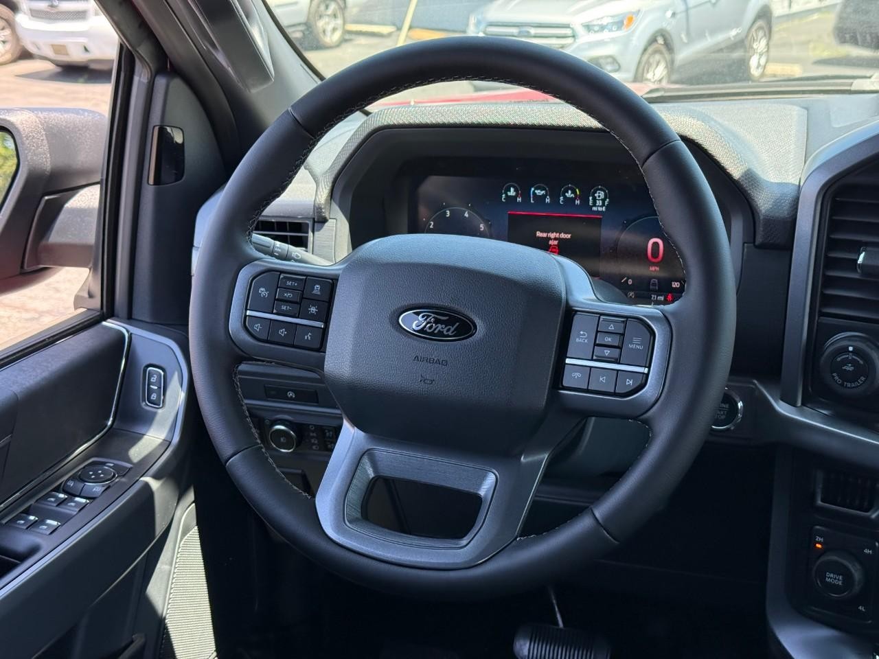 Ford F-150 Vehicle Full-screen Gallery Image 07