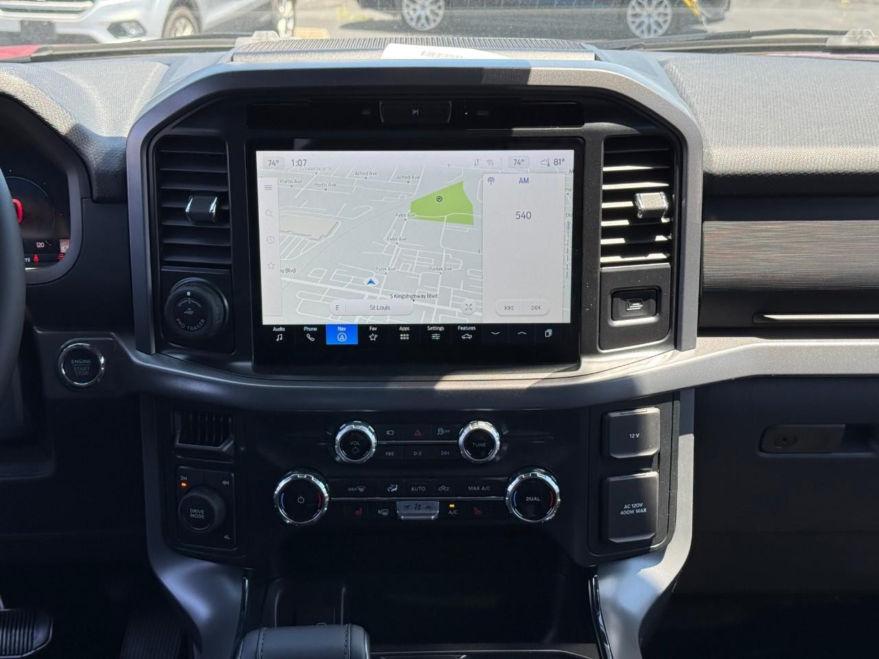 Ford F-150 Vehicle Full-screen Gallery Image 08