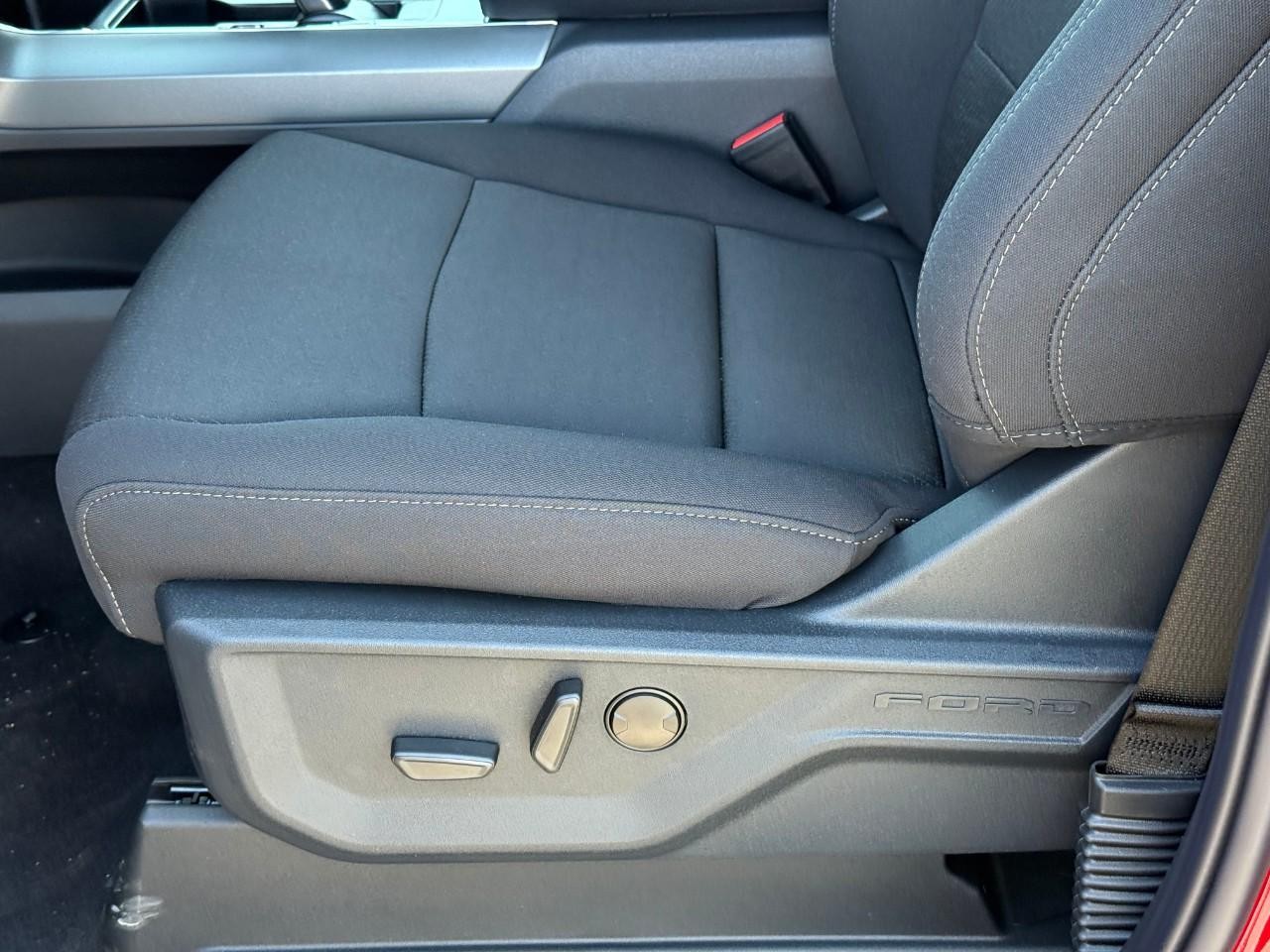 Ford F-150 Vehicle Full-screen Gallery Image 11