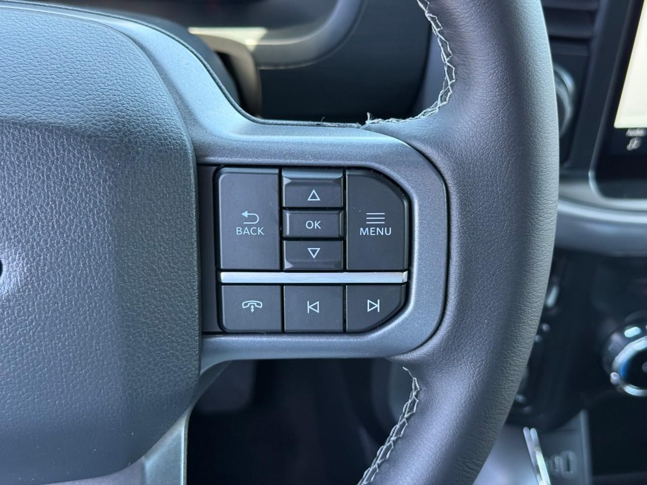 Ford F-150 Vehicle Full-screen Gallery Image 13