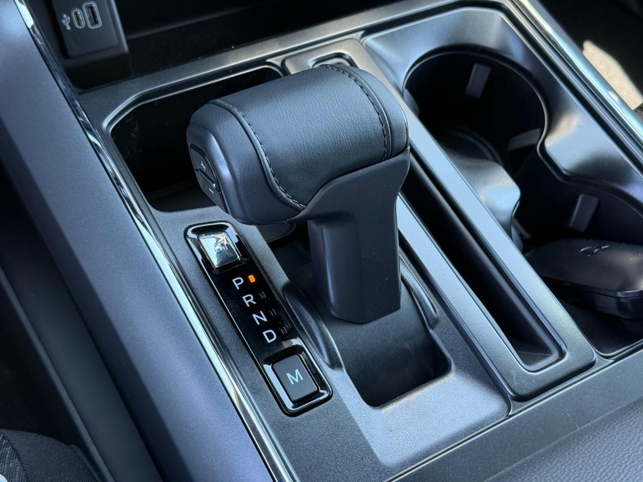 Ford F-150 Vehicle Full-screen Gallery Image 14