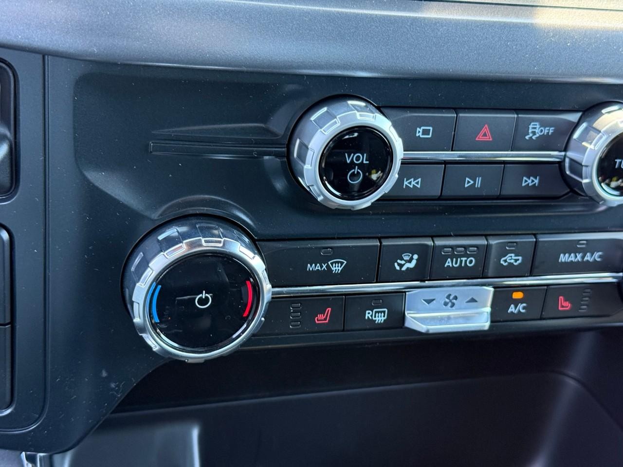 Ford F-150 Vehicle Full-screen Gallery Image 15