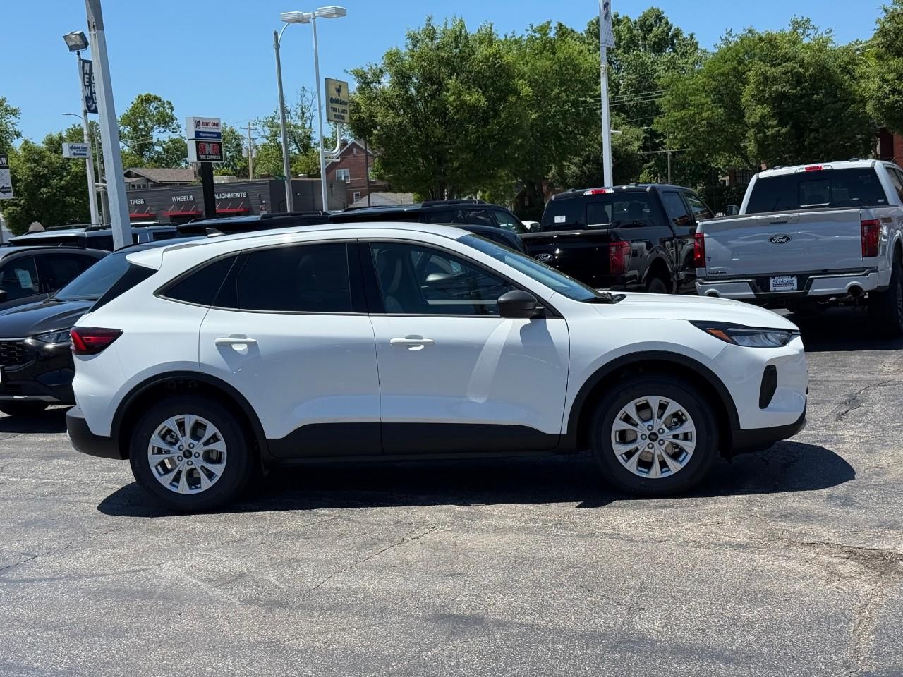 Ford Escape Vehicle Full-screen Gallery Image 02