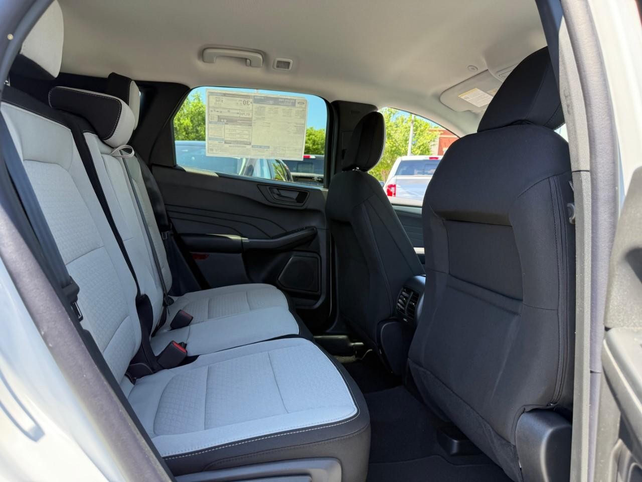 Ford Escape Vehicle Full-screen Gallery Image 05