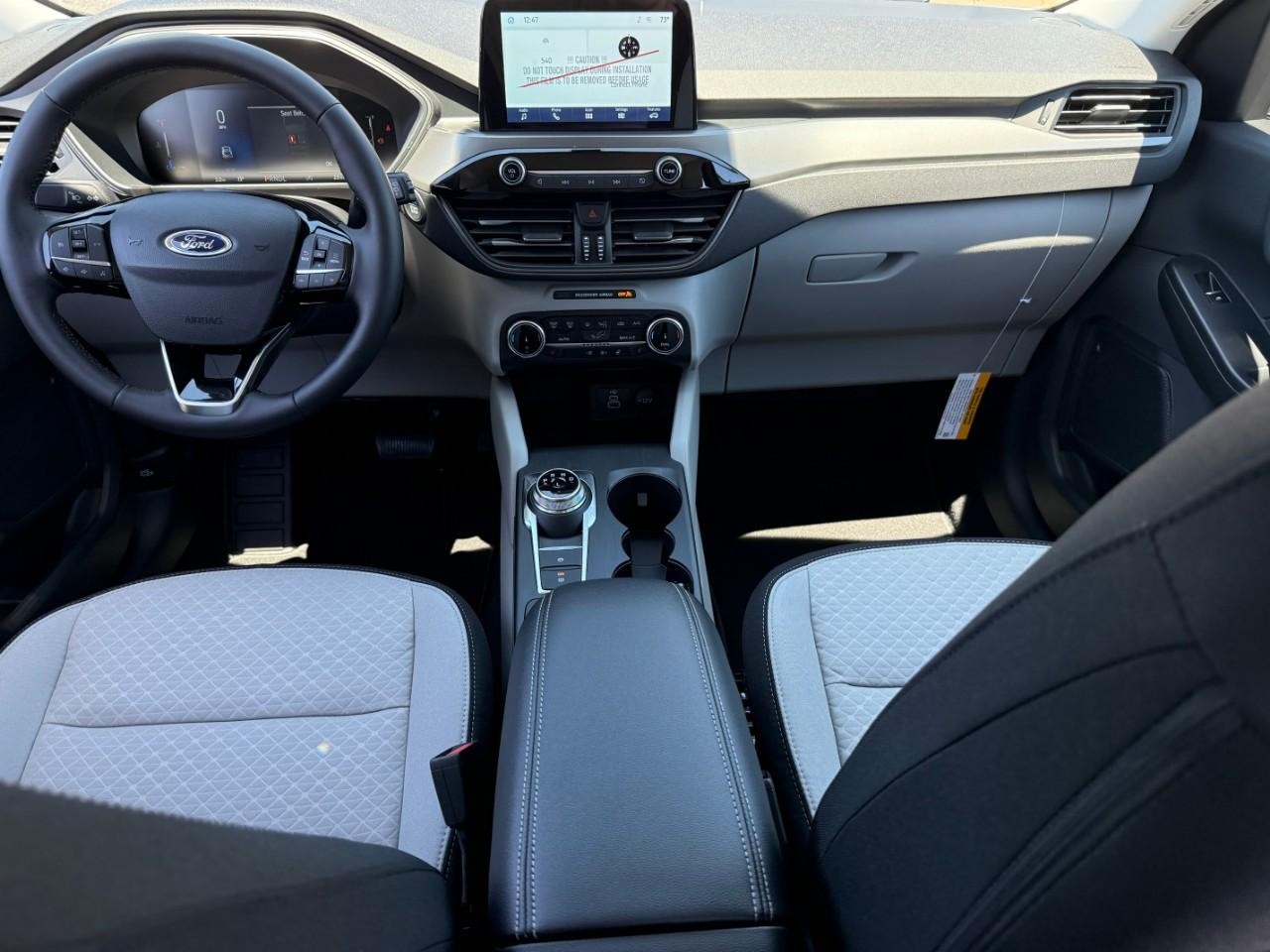 Ford Escape Vehicle Full-screen Gallery Image 06