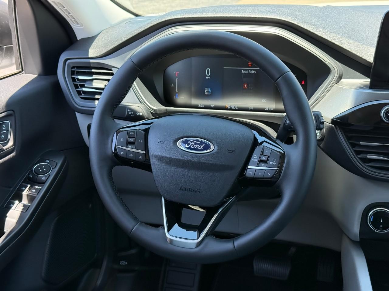 Ford Escape Vehicle Full-screen Gallery Image 07