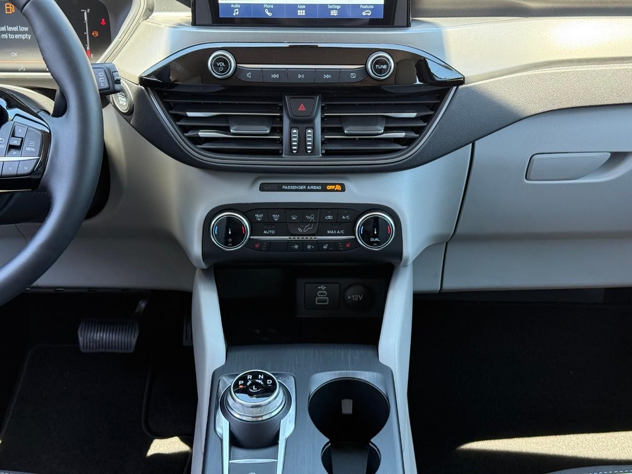 Ford Escape Vehicle Full-screen Gallery Image 09