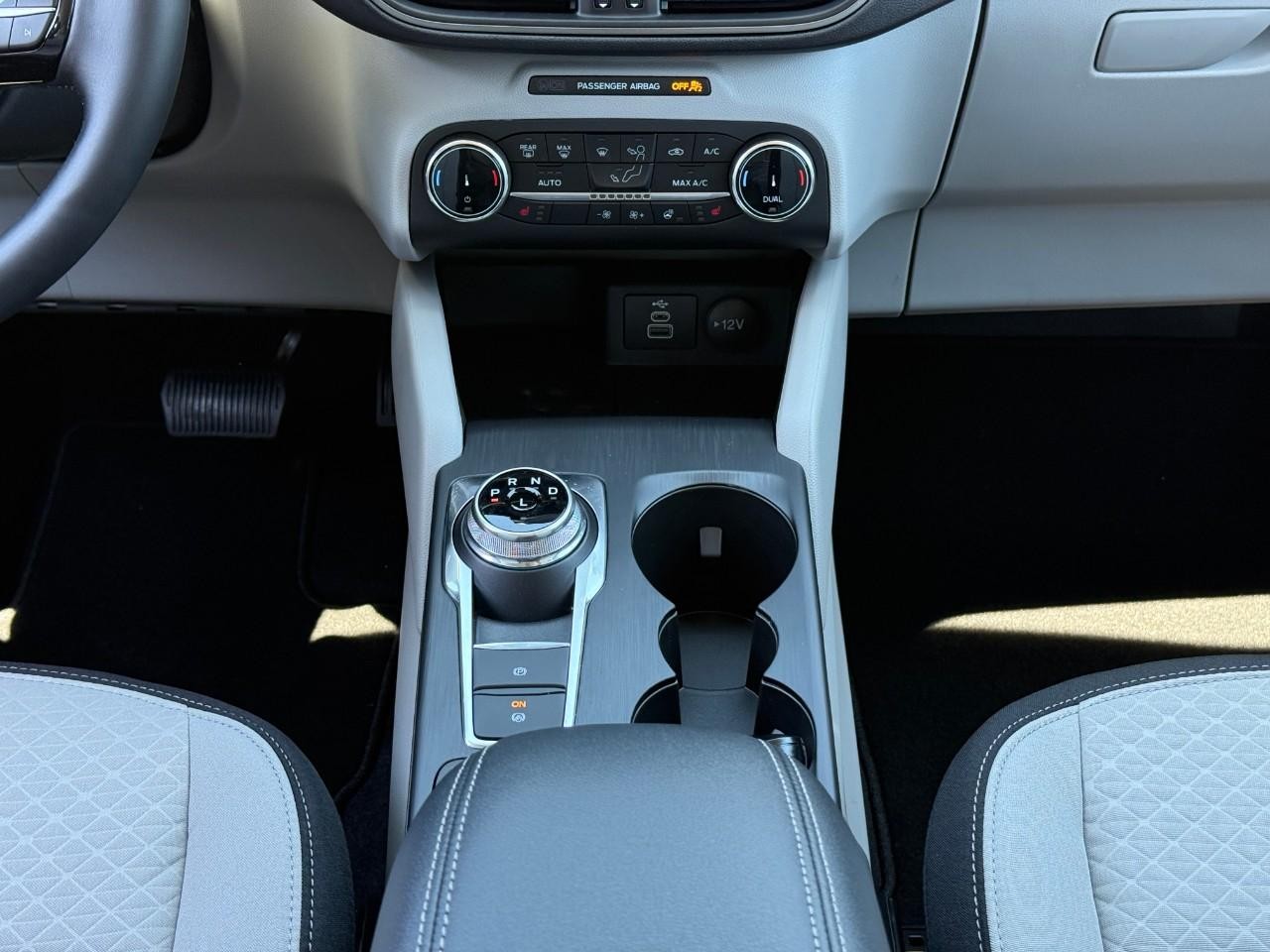 Ford Escape Vehicle Full-screen Gallery Image 10