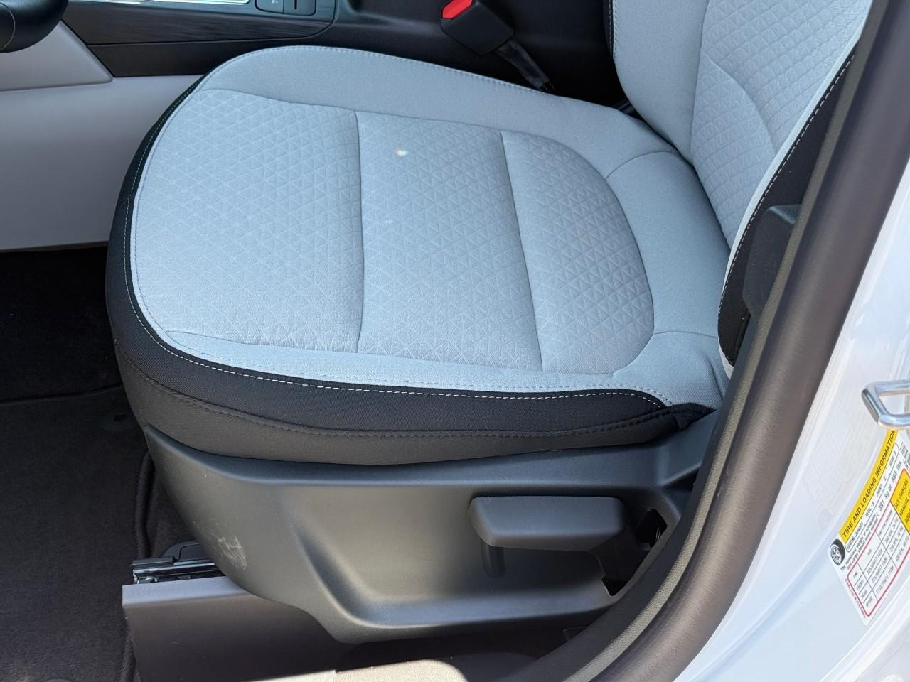 Ford Escape Vehicle Full-screen Gallery Image 12