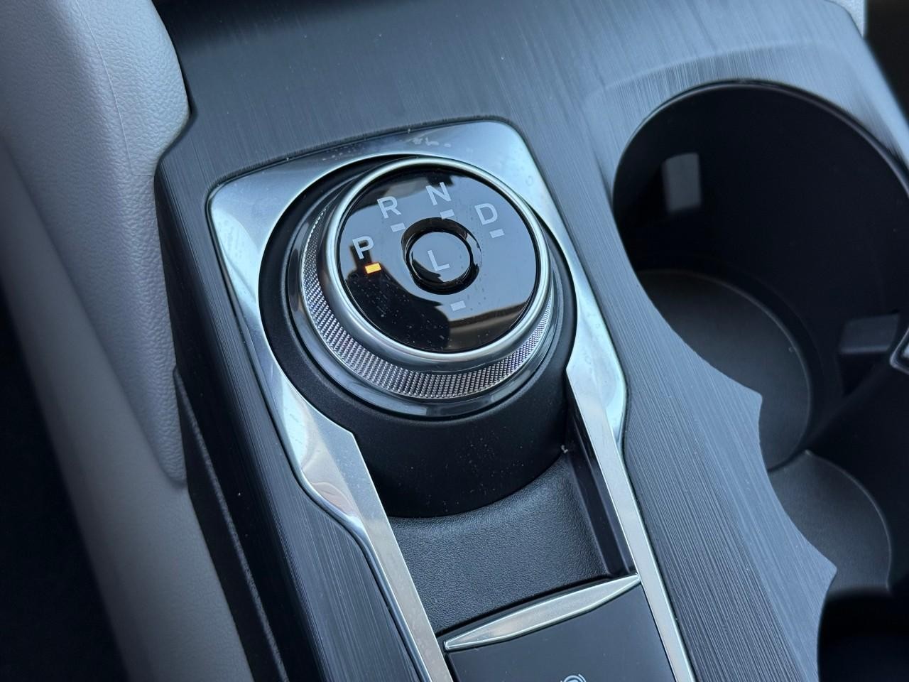 Ford Escape Vehicle Full-screen Gallery Image 15