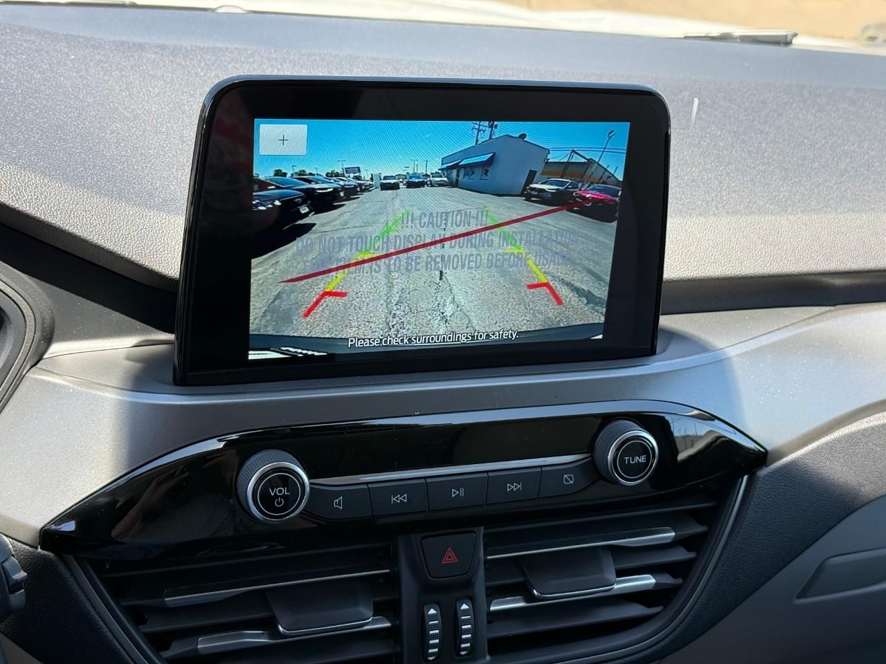 Ford Escape Vehicle Full-screen Gallery Image 17