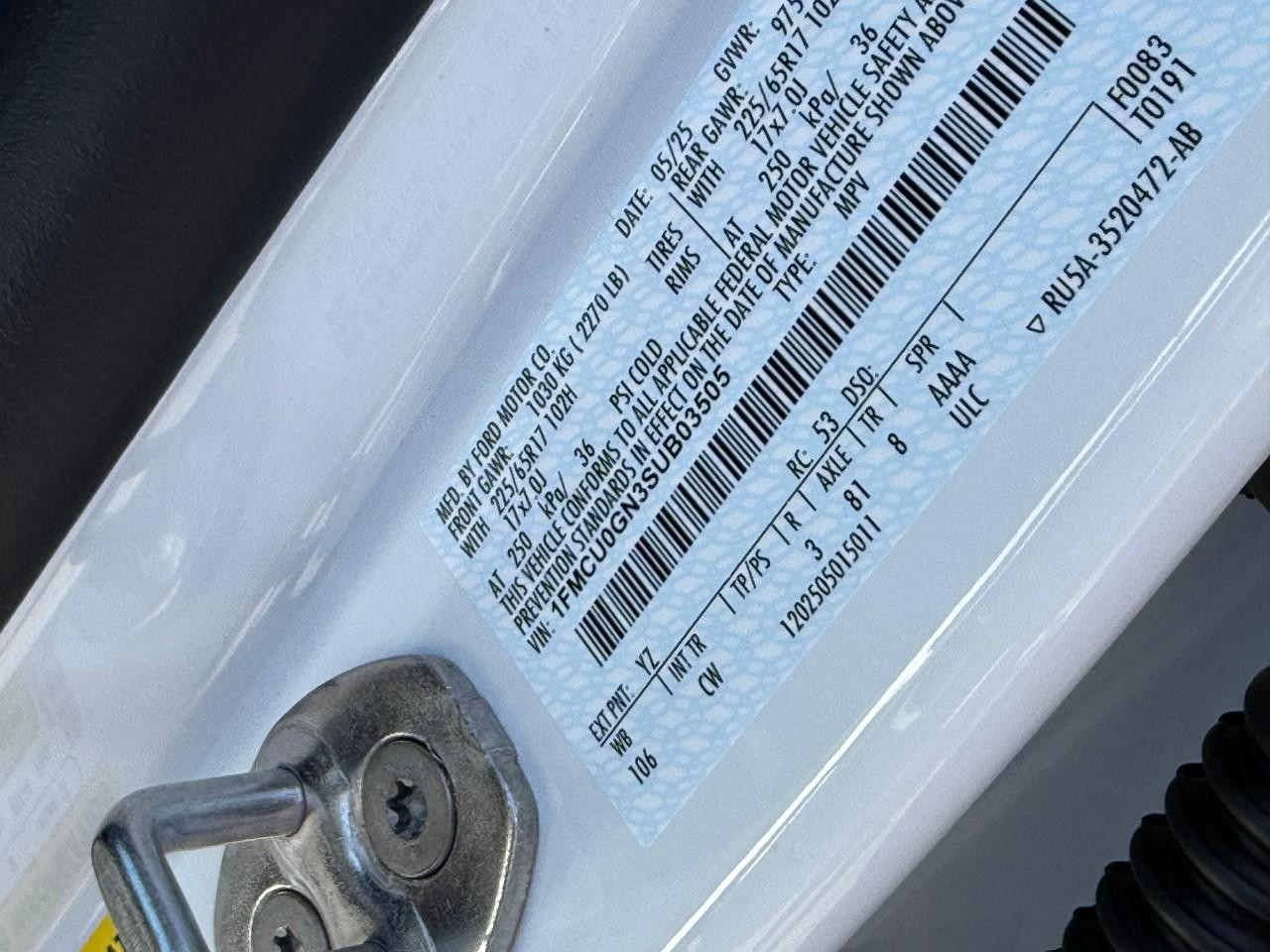 Ford Escape Vehicle Full-screen Gallery Image 18