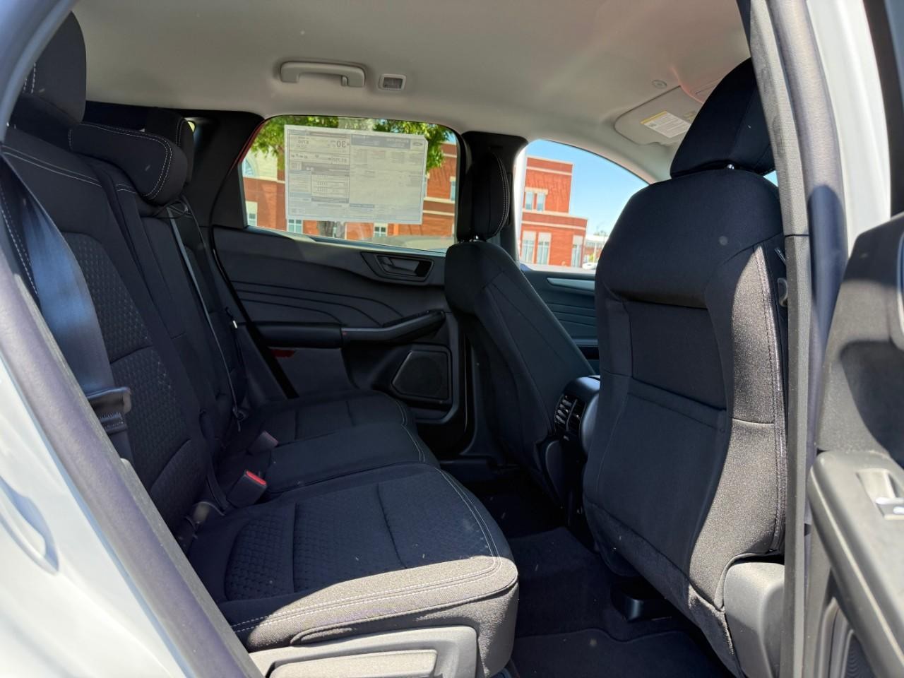 Ford Escape Vehicle Full-screen Gallery Image 05