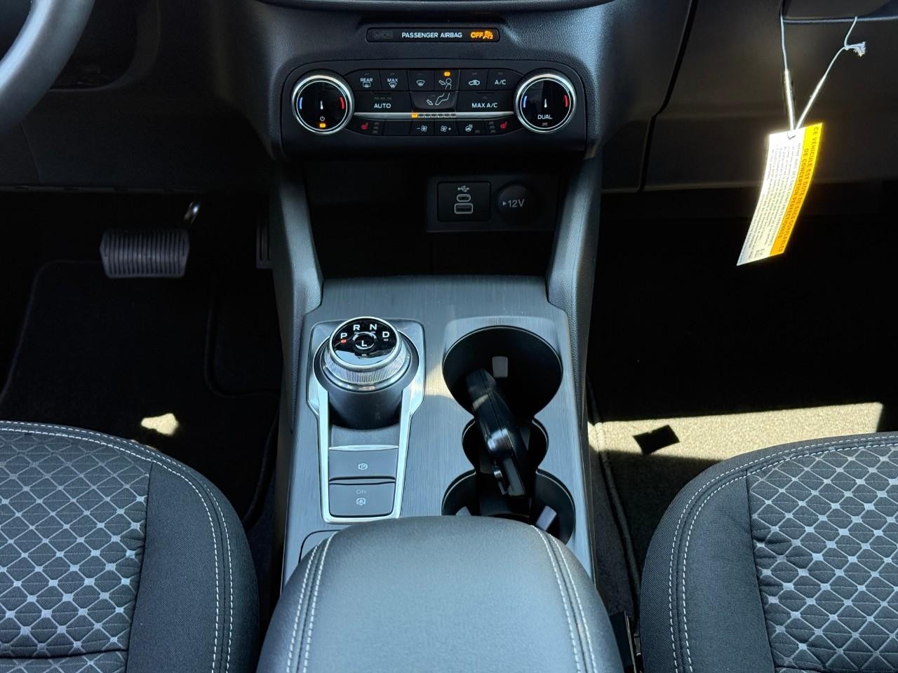 Ford Escape Vehicle Full-screen Gallery Image 10