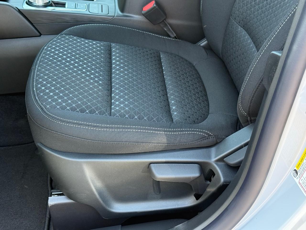 Ford Escape Vehicle Full-screen Gallery Image 12