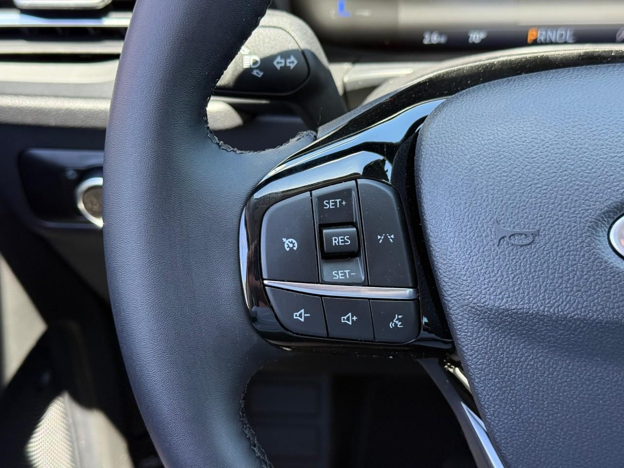 Ford Escape Vehicle Full-screen Gallery Image 13