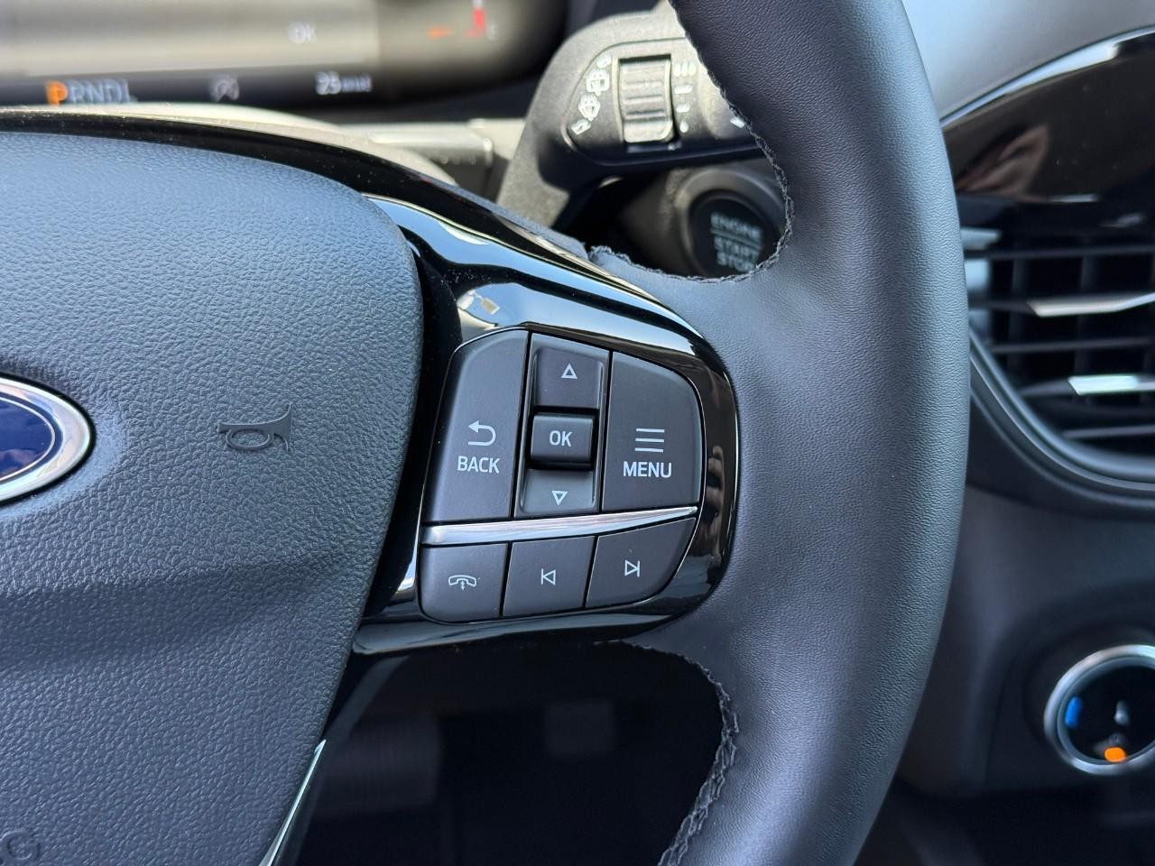 Ford Escape Vehicle Full-screen Gallery Image 14