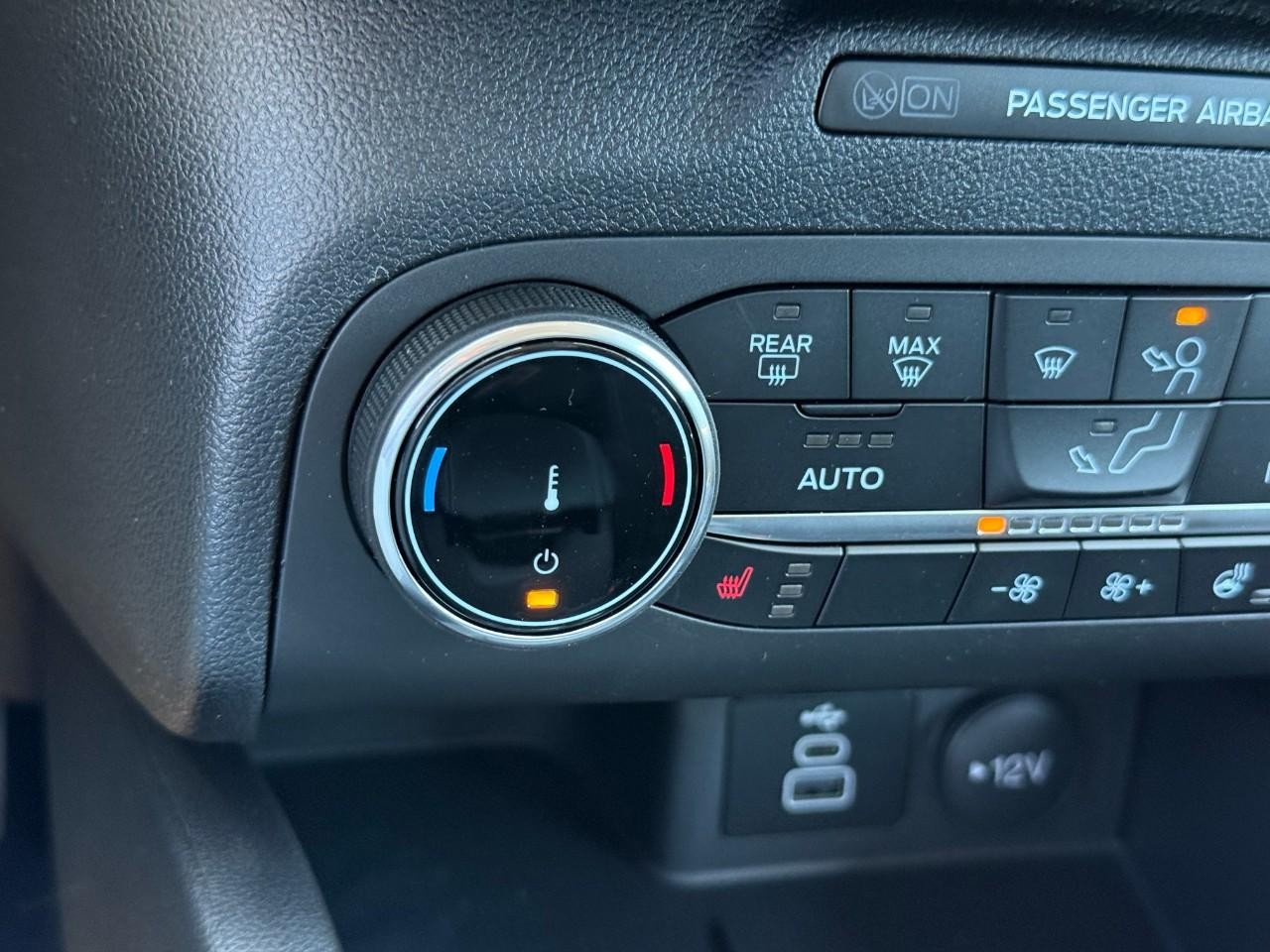 Ford Escape Vehicle Full-screen Gallery Image 15