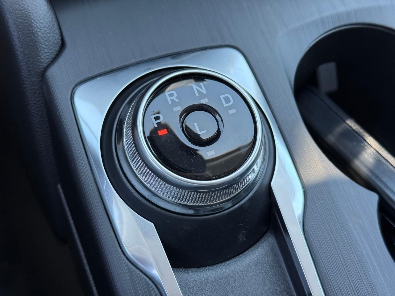 Ford Escape Vehicle Full-screen Gallery Image 16