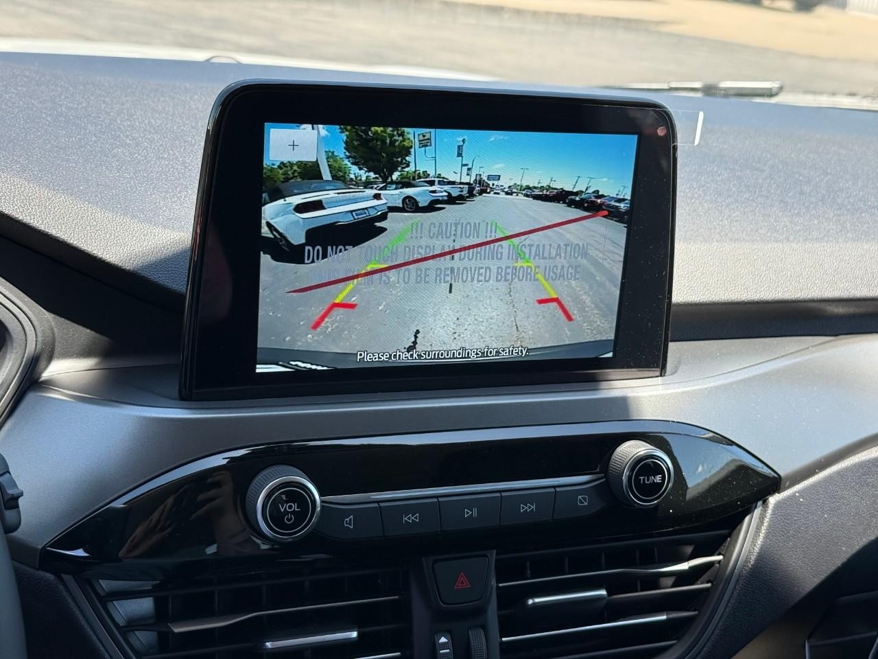 Ford Escape Vehicle Full-screen Gallery Image 17