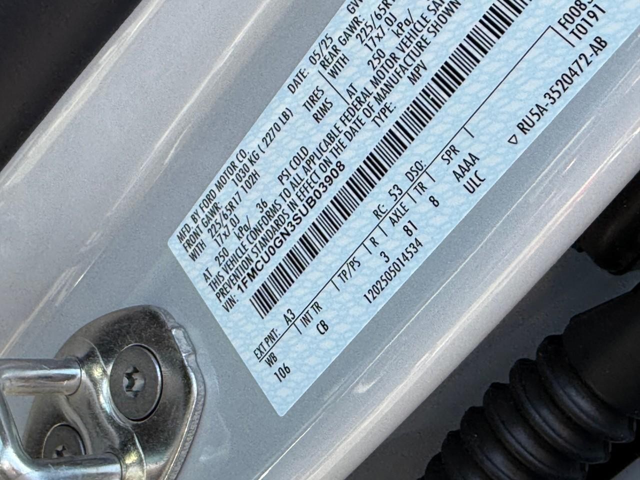 Ford Escape Vehicle Full-screen Gallery Image 18