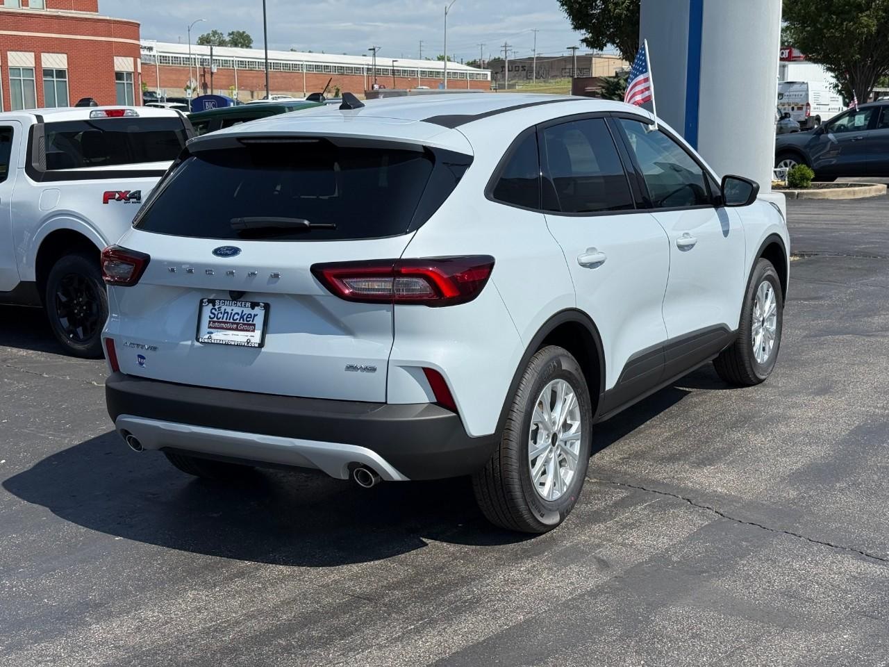 Ford Escape Vehicle Full-screen Gallery Image 03