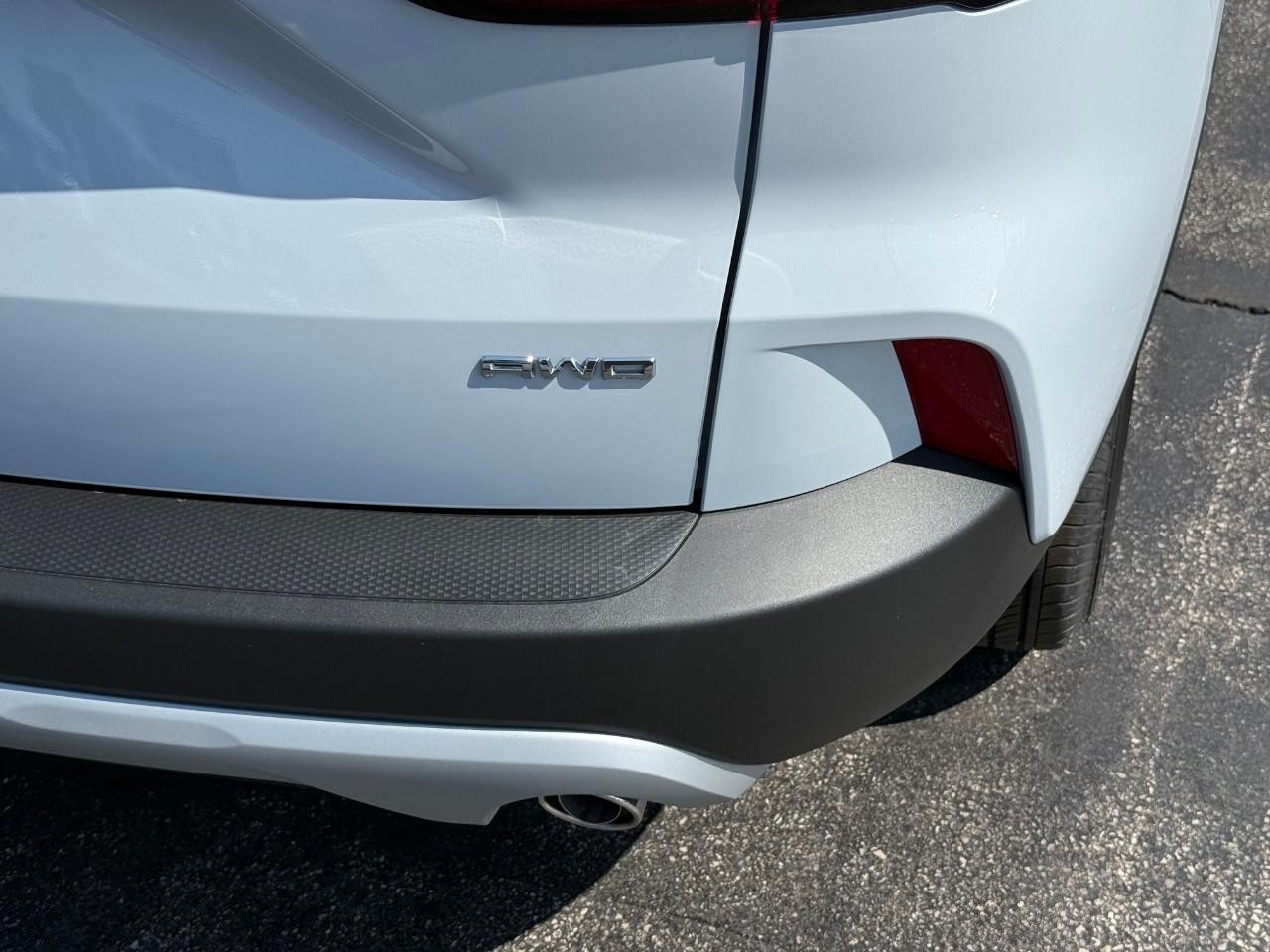 Ford Escape Vehicle Full-screen Gallery Image 04