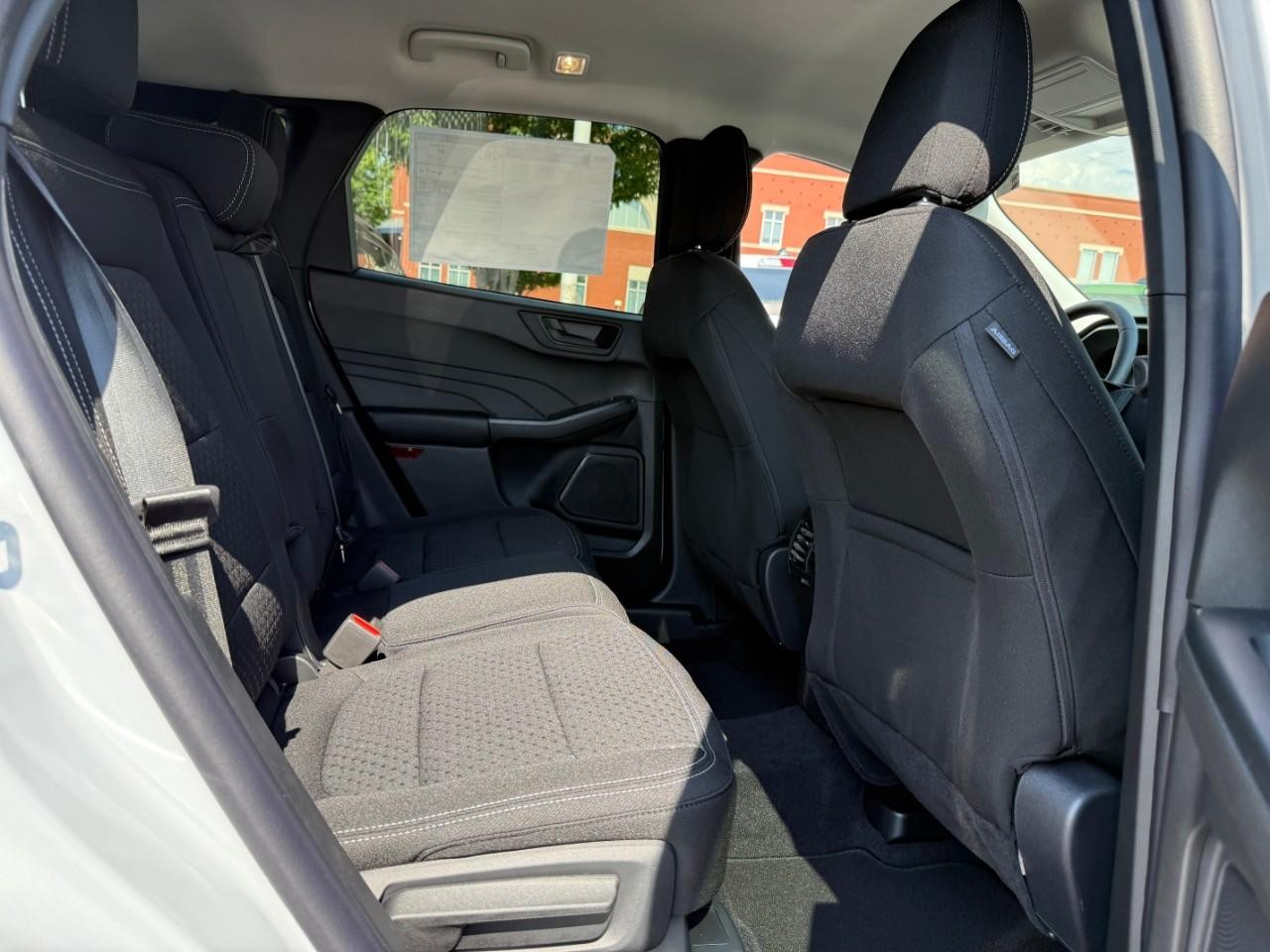 Ford Escape Vehicle Full-screen Gallery Image 06