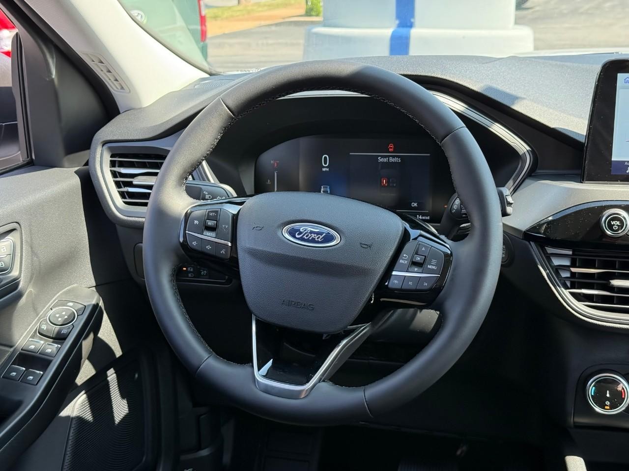 Ford Escape Vehicle Full-screen Gallery Image 08