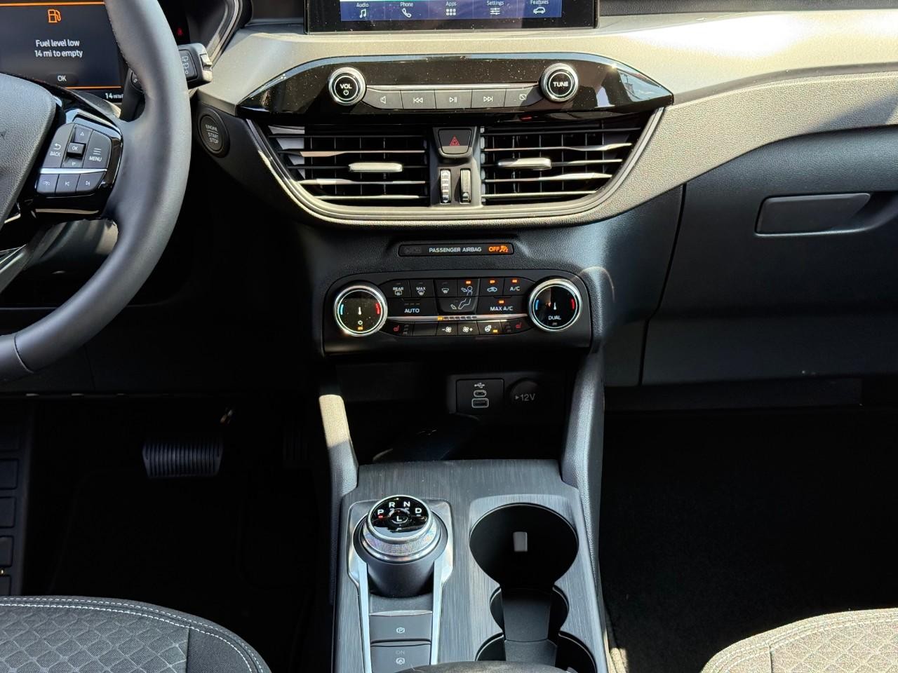 Ford Escape Vehicle Full-screen Gallery Image 10