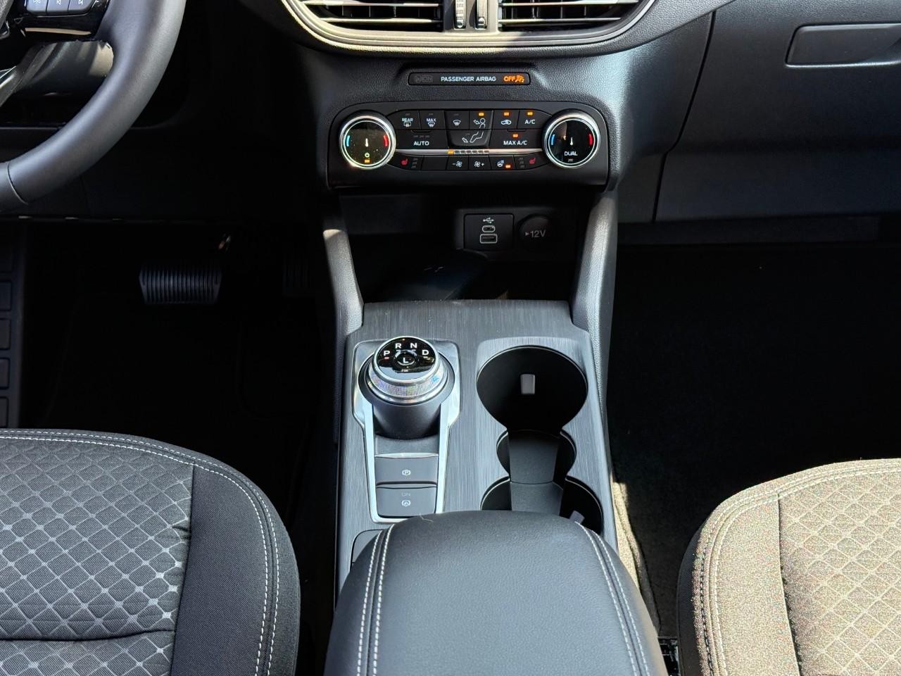 Ford Escape Vehicle Full-screen Gallery Image 11