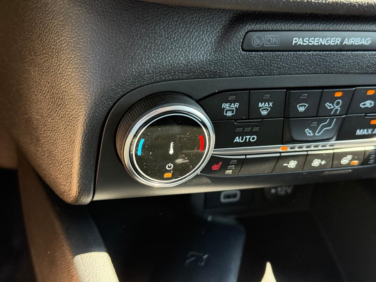 Ford Escape Vehicle Full-screen Gallery Image 17