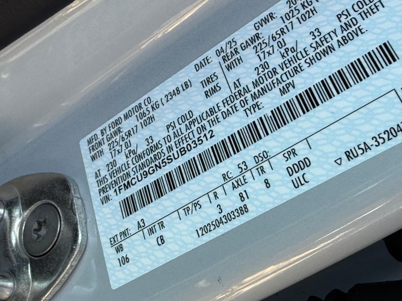 Ford Escape Vehicle Full-screen Gallery Image 19