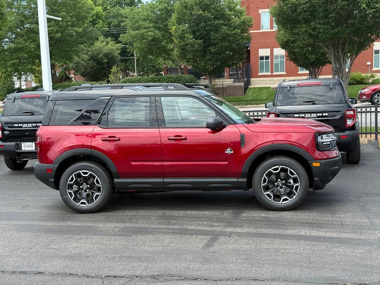 Ford Bronco Sport Vehicle Full-screen Gallery Image 02