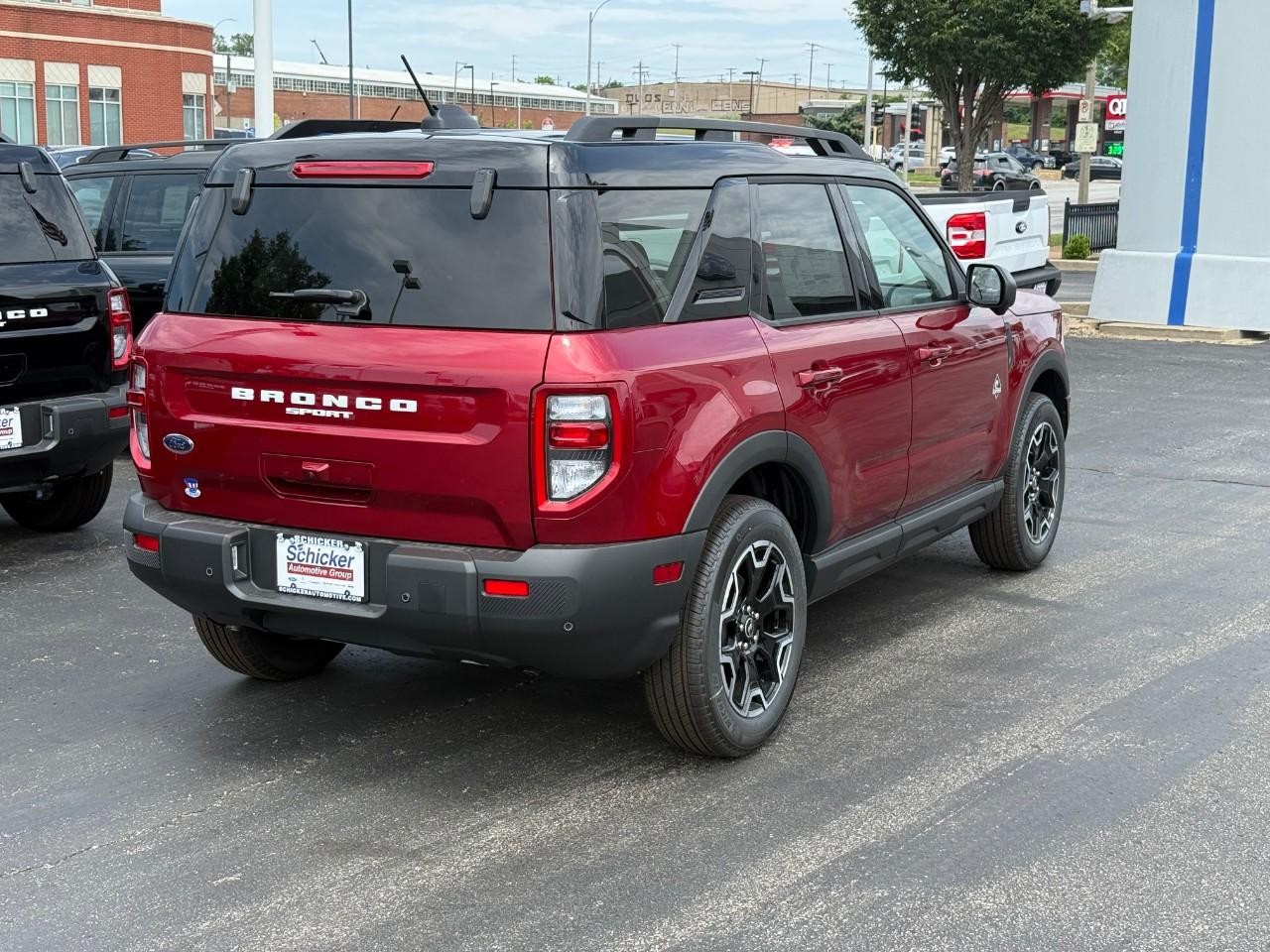 Ford Bronco Sport Vehicle Full-screen Gallery Image 03