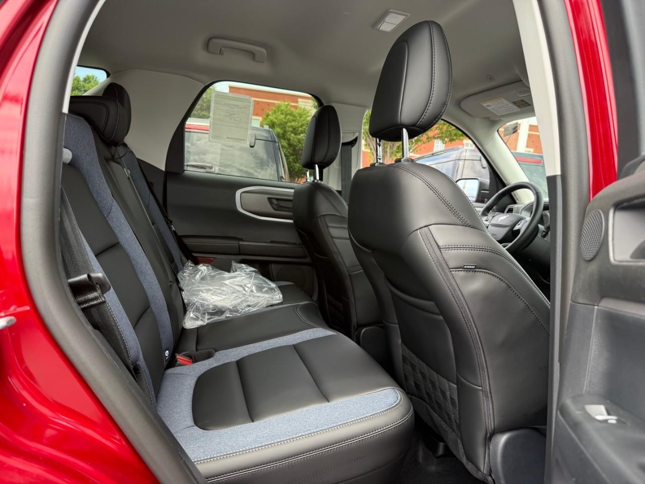 Ford Bronco Sport Vehicle Full-screen Gallery Image 05