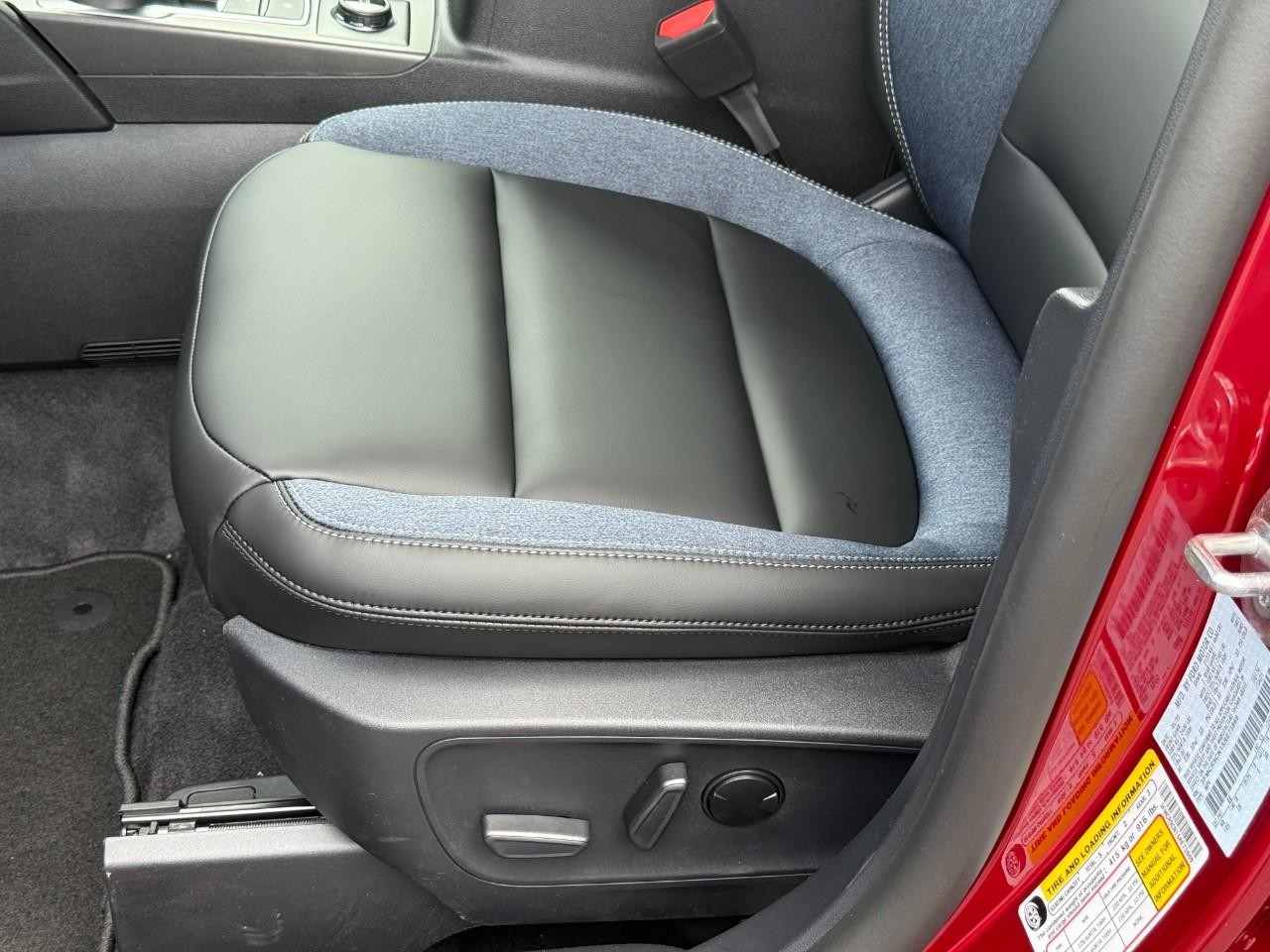 Ford Bronco Sport Vehicle Full-screen Gallery Image 12