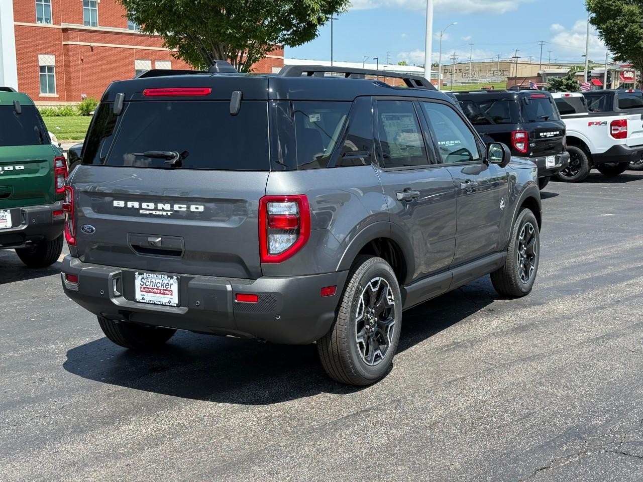 Ford Bronco Sport Vehicle Full-screen Gallery Image 03
