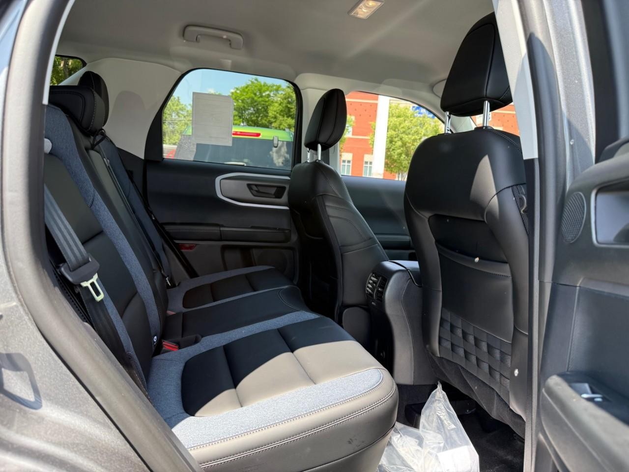 Ford Bronco Sport Vehicle Full-screen Gallery Image 05